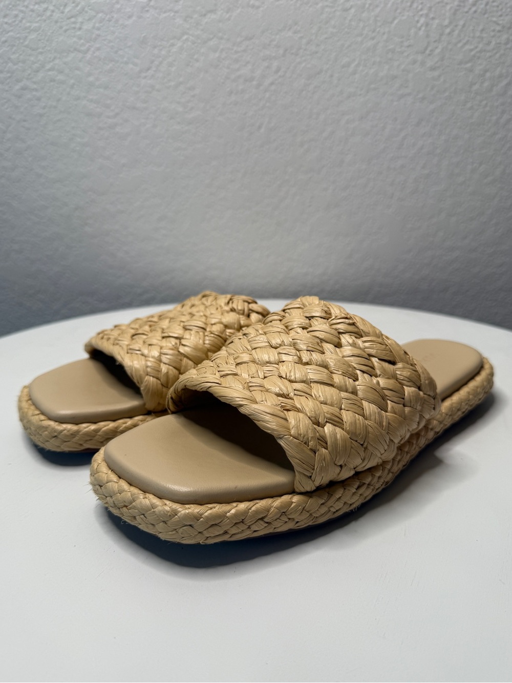 Vince Rumi Braided Slide Sandals Tan Woven Strap Size 7 - Picture 3 of 10